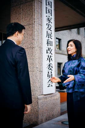Katherina Reiche (CDU), Bundesministerin fuer Wirtschaft und Energie trifft den Vizeminister ZHOU Haibing zu einem Gespraech in Peking, 27.05.2026. Fotografiert im Auftrag des Bundesministerium fuer Wirtschaft und Energie (BMWE) Peking China *** Katherina Reiche CDU , Federal Minister for Economic Affairs and Energy meets Vice Minister ZHOU Haibing for talks in Beijing, 27 05 2026 Photographed on behalf of the Federal Ministry for Economic Affairs and Energy BMWE Beijing China Copyright: xFelixxZahn BMWEx