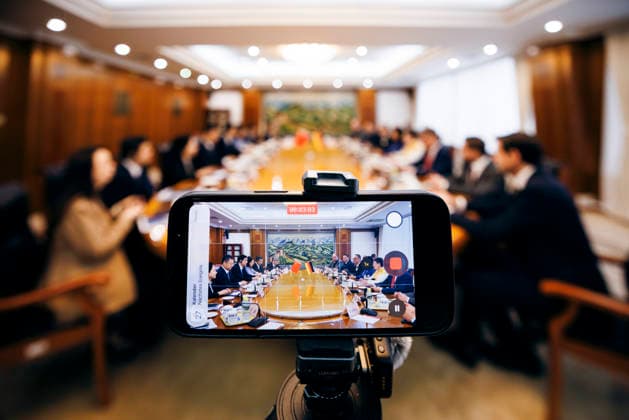 Katherina Reiche (CDU), Bundesministerin fuer Wirtschaft und Energie trifft den Vizeminister ZHOU Haibing zu einem Gespraech in Peking, 27.05.2026. Fotografiert im Auftrag des Bundesministerium fuer Wirtschaft und Energie (BMWE) Peking China *** Katherina Reiche CDU , Federal Minister for Economic Affairs and Energy meets Vice Minister ZHOU Haibing for talks in Beijing, 27 05 2026 Photographed on behalf of the Federal Ministry for Economic Affairs and Energy BMWE Beijing China Copyright: xFelixxZahn BMWEx