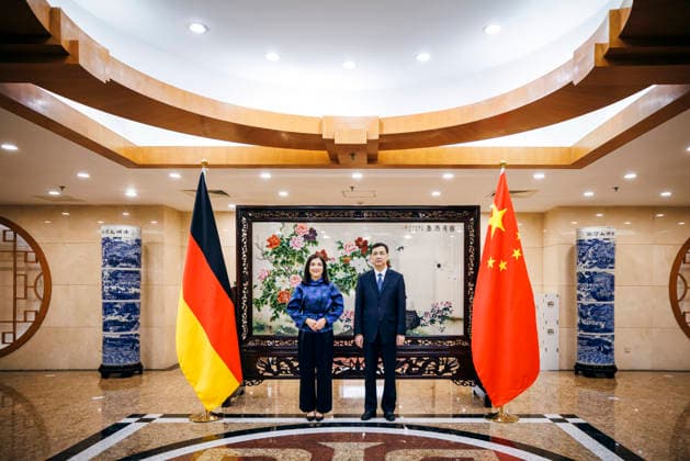 Katherina Reiche (CDU), Bundesministerin fuer Wirtschaft und Energie trifft den Vizeminister ZHOU Haibing zu einem Gespraech in Peking, 27.05.2026. Fotografiert im Auftrag des Bundesministerium fuer Wirtschaft und Energie (BMWE) Peking China *** Katherina Reiche CDU , Federal Minister for Economic Affairs and Energy meets Vice Minister ZHOU Haibing for talks in Beijing, 27 05 2026 Photographed on behalf of the Federal Ministry for Economic Affairs and Energy BMWE Beijing China Copyright: xFelixxZahn BMWEx