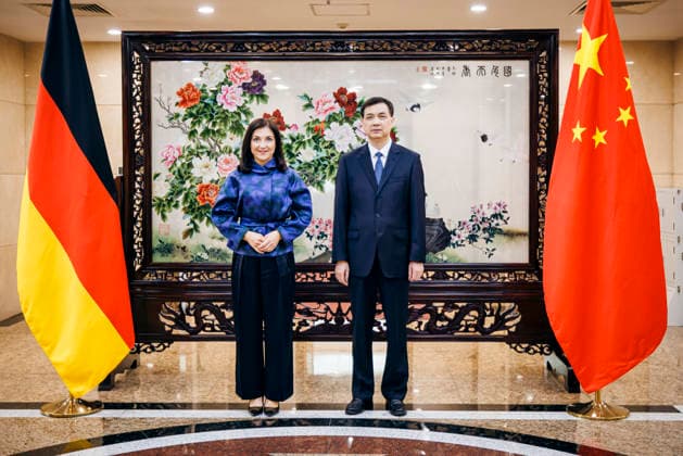 Katherina Reiche (CDU), Bundesministerin fuer Wirtschaft und Energie trifft den Vizeminister ZHOU Haibing zu einem Gespraech in Peking, 27.05.2026. Fotografiert im Auftrag des Bundesministerium fuer Wirtschaft und Energie (BMWE) Peking China *** Katherina Reiche CDU , Federal Minister for Economic Affairs and Energy meets Vice Minister ZHOU Haibing for talks in Beijing, 27 05 2026 Photographed on behalf of the Federal Ministry for Economic Affairs and Energy BMWE Beijing China Copyright: xFelixxZahn BMWEx