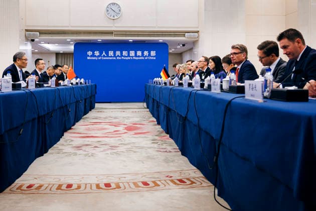 Katherina Reiche (CDU), Bundesministerin fuer Wirtschaft und Energie trifft WANG Wentao, Handelsminister Chinas zu einem Gespraech in Peking, 27.05.2026. Fotografiert im Auftrag des Bundesministerium fuer Wirtschaft und Energie (BMWE) Peking China *** Katherina Reiche CDU , Federal Minister for Economic Affairs and Energy meets WANG Wentao, Minister of Commerce of China for talks in Beijing, 27 05 2026 Photographed on behalf of the Federal Ministry for Economic Affairs and Energy BMWE Beijing China Copyright: xFelixxZahn BMWEx
