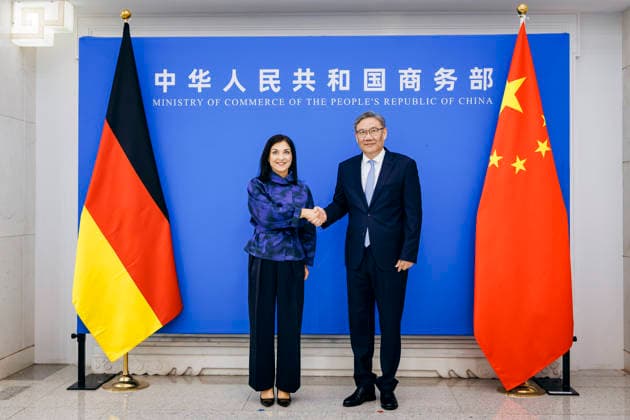 Katherina Reiche (CDU), Bundesministerin fuer Wirtschaft und Energie trifft WANG Wentao, Handelsminister Chinas zu einem Gespraech in Peking, 27.05.2026. Fotografiert im Auftrag des Bundesministerium fuer Wirtschaft und Energie (BMWE) Peking China *** Katherina Reiche CDU , Federal Minister for Economic Affairs and Energy meets WANG Wentao, Minister of Commerce of China for talks in Beijing, 27 05 2026 Photographed on behalf of the Federal Ministry for Economic Affairs and Energy BMWE Beijing China Copyright: xFelixxZahn BMWEx