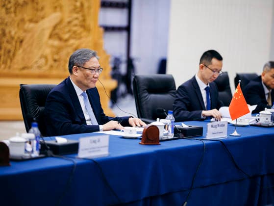 Katherina Reiche (CDU), Bundesministerin fuer Wirtschaft und Energie trifft WANG Wentao, Handelsminister Chinas zu einem Gespraech in Peking, 27.05.2026. Fotografiert im Auftrag des Bundesministerium fuer Wirtschaft und Energie (BMWE) Peking China *** Katherina Reiche CDU , Federal Minister for Economic Affairs and Energy meets WANG Wentao, Minister of Commerce of China for talks in Beijing, 27 05 2026 Photographed on behalf of the Federal Ministry for Economic Affairs and Energy BMWE Beijing China Copyright: xFelixxZahn BMWEx