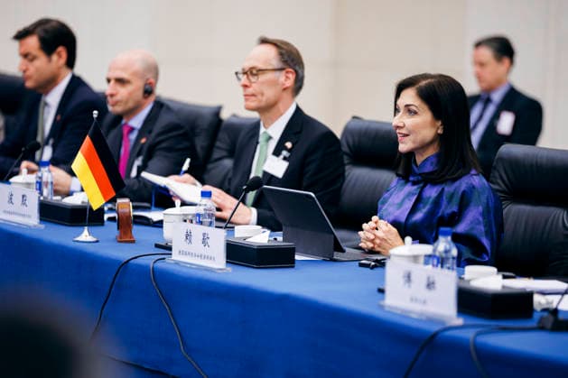 Katherina Reiche (CDU), Bundesministerin fuer Wirtschaft und Energie trifft WANG Wentao, Handelsminister Chinas zu einem Gespraech in Peking, 27.05.2026. Fotografiert im Auftrag des Bundesministerium fuer Wirtschaft und Energie (BMWE) Peking China *** Katherina Reiche CDU , Federal Minister for Economic Affairs and Energy meets WANG Wentao, Minister of Commerce of China for talks in Beijing, 27 05 2026 Photographed on behalf of the Federal Ministry for Economic Affairs and Energy BMWE Beijing China Copyright: xFelixxZahn BMWEx