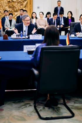 Katherina Reiche (CDU), Bundesministerin fuer Wirtschaft und Energie trifft WANG Wentao, Handelsminister Chinas zu einem Gespraech in Peking, 27.05.2026. Fotografiert im Auftrag des Bundesministerium fuer Wirtschaft und Energie (BMWE) Peking China *** Katherina Reiche CDU , Federal Minister for Economic Affairs and Energy meets WANG Wentao, Minister of Commerce of China for talks in Beijing, 27 05 2026 Photographed on behalf of the Federal Ministry for Economic Affairs and Energy BMWE Beijing China Copyright: xFelixxZahn BMWEx