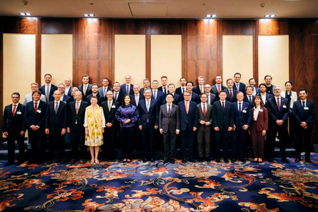 Katherina Reiche (CDU), Bundesministerin fuer Wirtschaft und Energie trifft WANG Wentao, Handelsminister Chinas zu einem Gespraech in Peking, 27.05.2026. Fotografiert im Auftrag des Bundesministerium fuer Wirtschaft und Energie (BMWE) Peking China *** Katherina Reiche CDU , Federal Minister for Economic Affairs and Energy meets WANG Wentao, Minister of Commerce of China for talks in Beijing, 27 05 2026 Photographed on behalf of the Federal Ministry for Economic Affairs and Energy BMWE Beijing China Copyright: xFelixxZahn BMWEx