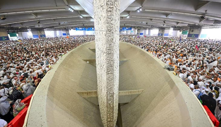 Muslim pilgrims perform stoning ritual during Hajj pilgrimage in Mina Muslim pilgrims make their way to cast their stones at a pillar symbolising Satan, during the annual hajj pilgrimage in Mina, Saudi Arabia, May 27, 2026. Photo by SPA Saudi Pess Agency APA Images Mecca Mecca Saudi Arabia 270526_Saudi_Arabia_SPA_3_00(1) Copyright: xSPAxSaudixPessxAgencyxSaudixPressxAgencyx xapaimagesx
