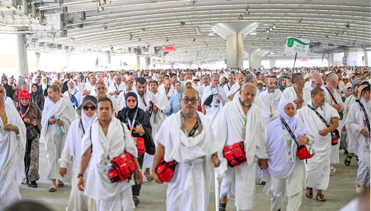 Muslim pilgrims perform stoning ritual during Hajj pilgrimage in Mina Muslim pilgrims make their way to cast their stones at a pillar symbolising Satan, during the annual hajj pilgrimage in Mina, Saudi Arabia, May 27, 2026. Photo by SPA Saudi Pess Agency APA Images Mecca Mecca Saudi Arabia 270526_Saudi_Arabia_SPA_3_00(6) Copyright: xSPAxSaudixPessxAgencyxSaudixPressxAgencyx xapaimagesx