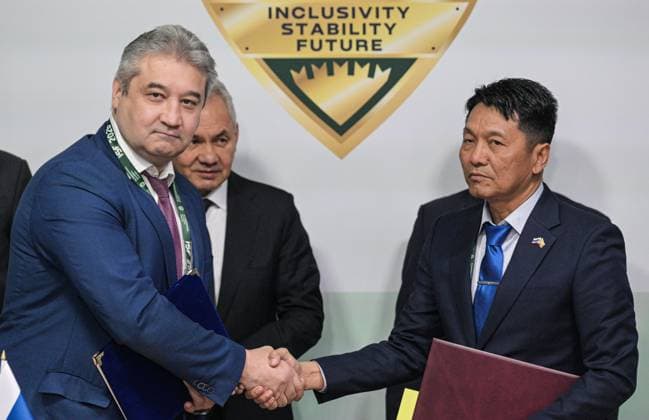 Russia International Security Forum 9174402 27.05.2026 Russian Deputy Minister of Digital Development, Communications and Mass Media Alexander Shoitov and Myanmar s Deputy Minister for Digital Development and Communications Thet Win Aung shake hands during a signing ceremony held as part of the 1st International Security Forum (ISF) at Live Arena, outside Moscow, Russia. Alexey Nikolskiy Sputnik Moscow region Russia  Copyright: xAlexeyxNikolskiyx
