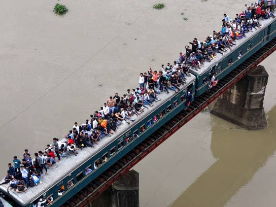 May 27, 2026, Joydevpu, Gazipur, Bangladesh: Ahead of Eid al-Adha, thousands of people are traveling from Joydebpur in Gazipur, Bangladesh, to their village homes by riding on the roofs of overcrowded trains, risking their lives. A large number of the passengers are low-income garment workers who choose this dangerous journey because of the affordable fare. Joydevpu Bangladesh - ZUMAk174 20260527_zip_k174_006 Copyright: xSyedxMahabubulxKaderx