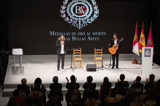 The King and Queen of Spain preside over the award ceremony of the Medals of Merit in Fine Arts 2024 in Toledo The singer José Mercé performs during the official ceremony of the awards ceremony and the subsequent family photo with all the winners, inside the Primada de Santa María Cathedral, on May 27th, 2026, in Toledo, Castilla La Mancha Spain Their Majesties the King and Queen of Spain lead this solemn institutional ceremony to recognize the career, creativity and contribution of the honorees to the enrichment of the artistic, cultural and musical heritage of the country 27 MAY 2026 Juanma Jimé Toledo, Castilla La Mancha Toledo, Castilla La Mancha Spain  Copyright: xJuanmaxJimÃ nezx 7554019