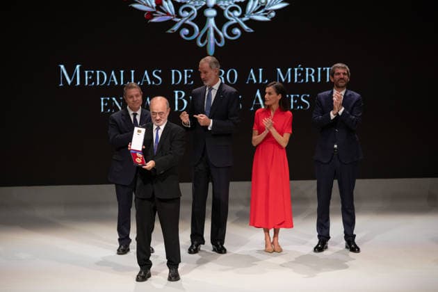 King Felipe and Queen Letizia, the President of Castilla La Mancha, Emiliano García Page, and the Minister of Culture, Ernest Urtasun, with the jurist expert in cultural rights, Alfons Martinell Sempere, during the official ceremony for the presentation of the awards and the subsequent family photo with all the winners, inside the Catedral Primada de Santa María, on May 27th, 2026, in Toledo, Castilla La Mancha Spain Their Majesties the King and Queen of Spain lead this solemn institutional ceremony to recognize the career, creativity and contribution of the honorees to the enrichment of the countrys artistic, cultural and musical heritage 27 MAY 2026 Juanma Jimé Toledo, Castilla La Mancha Toledo, Castilla La Mancha Spain  Copyright: xJuanmaxJimÃ nezx 7554041