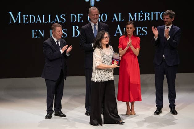 King Felipe and Queen Letizia, the President of Castilla La Mancha, Emiliano García Page, and the Minister of Culture, Ernest Urtasun, with the film director and producer Chelo Loureiro Vilarelle, during the official ceremony for the presentation of the awards and the subsequent family photo with all the winners, inside the Catedral Primada de Santa María, on May 27th, 2026, in Toledo, Castilla La Mancha Spain Their Majesties the King and Queen of Spain lead this solemn institutional ceremony to recognize the career, creativity and contribution of the honorees to the enrichment of the artistic, cultural and musical heritage of the country 27th MAY 2026 Juanma Jimé Toledo, Castilla La Mancha Toledo, Castilla La Mancha Spain  Copyright: xJuanmaxJimÃ nezx 7554042