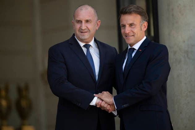 President Macron Meets Bulgaria s PM - Paris France s President Emmanuel Macron welcomes Bulgaria s Prime minister Roumen Radev at the Elysee Palace in Paris on May 27, 2026. Photo by Eliot Blondet ABACAPRESS.COM Paris France France  Copyright: xBlondetxEliot ABACAx