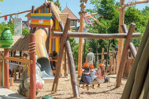 Eröffnung des neuen Themenbereichs Idefix Abenteuerland im Freizeitpark Belantis bei Leipzig. Der familienorientierte Erlebnisbereich rund um die bekannten Asterix-Figuren ist Teil der geplanten Weiterentwicklung des Parks zum zukünftigen Asterix-Park Deutschland. Eröffnung Idefix Abenteuerland *** Opening of the new Idefix Adventureland themed area at the Belantis theme park near Leipzig The family-oriented adventure area based around the well-known Asterix characters is part of the planned further development of the park into the future Asterix Park Germany Opening of Idefix Adventureland