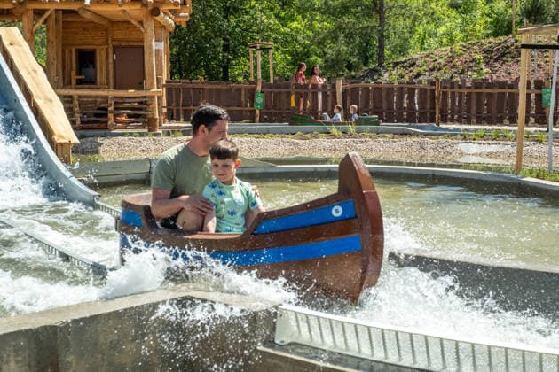 Eröffnung des neuen Themenbereichs Idefix Abenteuerland im Freizeitpark Belantis bei Leipzig. Der familienorientierte Erlebnisbereich rund um die bekannten Asterix-Figuren ist Teil der geplanten Weiterentwicklung des Parks zum zukünftigen Asterix-Park Deutschland. Eröffnung Idefix Abenteuerland *** Opening of the new Idefix Adventureland themed area at the Belantis theme park near Leipzig The family-oriented adventure area based around the well-known Asterix characters is part of the planned further development of the park into the future Asterix Park Germany Opening of Idefix Adventureland