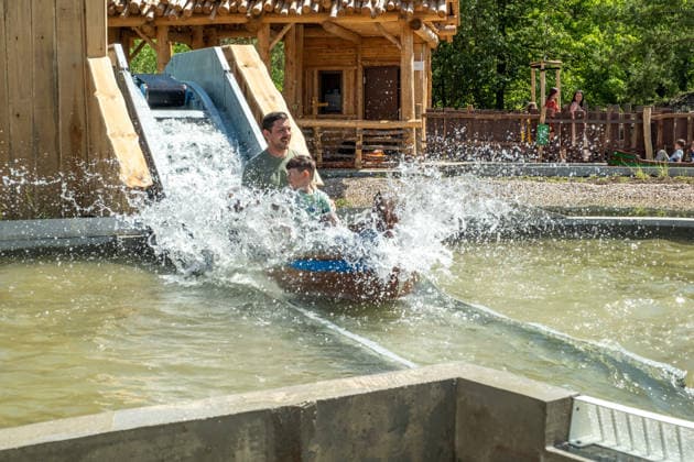 Eröffnung des neuen Themenbereichs Idefix Abenteuerland im Freizeitpark Belantis bei Leipzig. Der familienorientierte Erlebnisbereich rund um die bekannten Asterix-Figuren ist Teil der geplanten Weiterentwicklung des Parks zum zukünftigen Asterix-Park Deutschland. Eröffnung Idefix Abenteuerland *** Opening of the new Idefix Adventureland themed area at the Belantis theme park near Leipzig The family-oriented adventure area based around the well-known Asterix characters is part of the planned further development of the park into the future Asterix Park Germany Opening of Idefix Adventureland