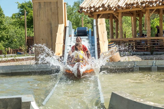 Eröffnung des neuen Themenbereichs Idefix Abenteuerland im Freizeitpark Belantis bei Leipzig. Der familienorientierte Erlebnisbereich rund um die bekannten Asterix-Figuren ist Teil der geplanten Weiterentwicklung des Parks zum zukünftigen Asterix-Park Deutschland. Eröffnung Idefix Abenteuerland *** Opening of the new Idefix Adventureland themed area at the Belantis theme park near Leipzig The family-oriented adventure area based around the well-known Asterix characters is part of the planned further development of the park into the future Asterix Park Germany Opening of Idefix Adventureland