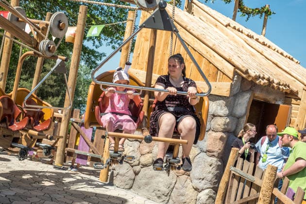 Eröffnung des neuen Themenbereichs Idefix Abenteuerland im Freizeitpark Belantis bei Leipzig. Der familienorientierte Erlebnisbereich rund um die bekannten Asterix-Figuren ist Teil der geplanten Weiterentwicklung des Parks zum zukünftigen Asterix-Park Deutschland. Eröffnung Idefix Abenteuerland *** Opening of the new Idefix Adventureland themed area at the Belantis theme park near Leipzig The family-oriented adventure area based around the well-known Asterix characters is part of the planned further development of the park into the future Asterix Park Germany Opening of Idefix Adventureland