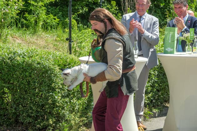 Eröffnung des neuen Themenbereichs Idefix Abenteuerland im Freizeitpark Belantis bei Leipzig. Der familienorientierte Erlebnisbereich rund um die bekannten Asterix-Figuren ist Teil der geplanten Weiterentwicklung des Parks zum zukünftigen Asterix-Park Deutschland. Eröffnung Idefix Abenteuerland *** Opening of the new Idefix Adventureland themed area at the Belantis theme park near Leipzig The family-oriented adventure area based around the well-known Asterix characters is part of the planned further development of the park into the future Asterix Park Germany Opening of Idefix Adventureland