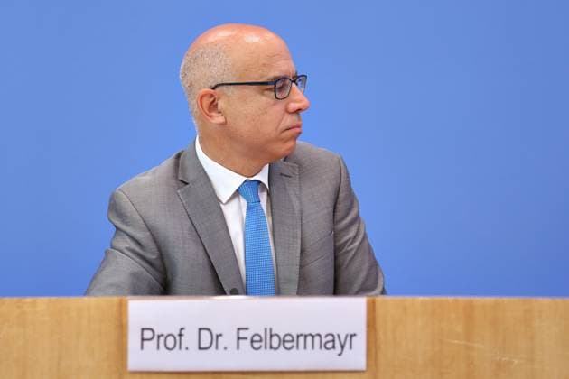 Berlin, Deutschland, 27.05.2026: Bundespressekonferenz: Vorstellung des Frühjahrsgutachten 2026 - Sachverständigenrat zur Begutachtung der gesamtwirtschaftlichen Entwicklung: Gabriel Felbermayr *** Berlin, Germany, 27 05 2026 Federal Press Conference Presentation of the Spring Report 2026 German Council of Economic Experts Gabriel Felbermayr Copyright: xdtsxNachrichtenagenturx dts_120811