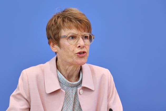Berlin, Deutschland, 27.05.2026: Bundespressekonferenz: Vorstellung des Frühjahrsgutachten 2026 - Sachverständigenrat zur Begutachtung der gesamtwirtschaftlichen Entwicklung: Veronika Grimm *** Berlin, Germany, 27 05 2026 Federal Press Conference Presentation of the Spring Report 2026 German Council of Economic Experts Veronika Grimm Copyright: xdtsxNachrichtenagenturx dts_120813