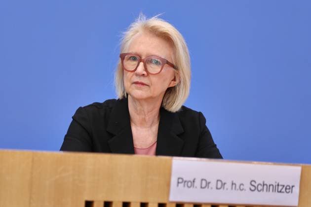 Berlin, Deutschland, 27.05.2026: Bundespressekonferenz: Vorstellung des Frühjahrsgutachten 2026 - Sachverständigenrat zur Begutachtung der gesamtwirtschaftlichen Entwicklung: Monika Schnitzer *** Berlin, Germany, 27 05 2026 Federal Press Conference Presentation of the Spring Report 2026 German Council of Economic Experts Monika Schnitzer Copyright: xdtsxNachrichtenagenturx dts_120824