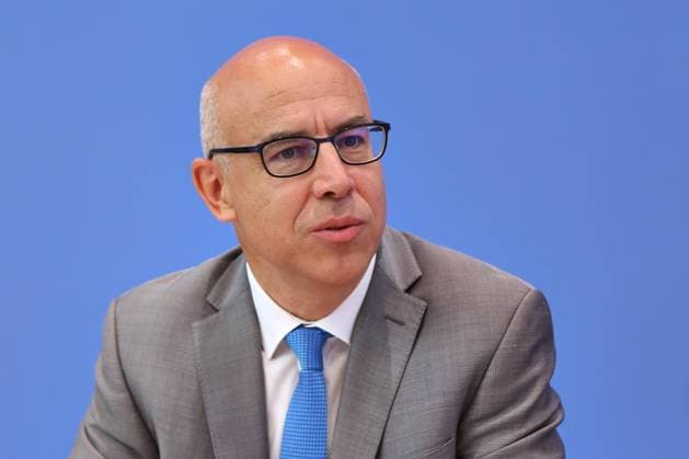 Berlin, Deutschland, 27.05.2026: Bundespressekonferenz: Vorstellung des Frühjahrsgutachten 2026 - Sachverständigenrat zur Begutachtung der gesamtwirtschaftlichen Entwicklung: Gabriel Felbermayr *** Berlin, Germany, 27 05 2026 Federal Press Conference Presentation of the Spring Report 2026 German Council of Economic Experts Gabriel Felbermayr Copyright: xdtsxNachrichtenagenturx dts_120826