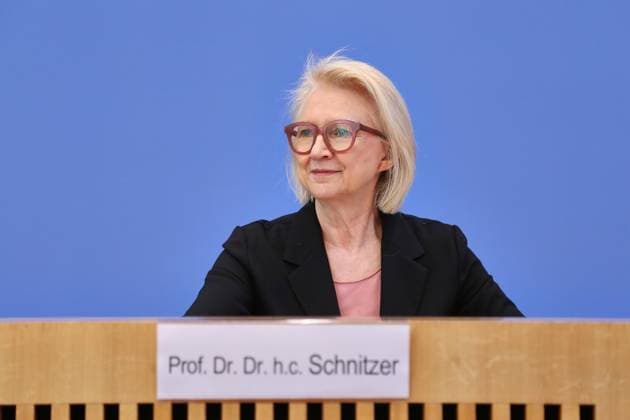 Berlin, Deutschland, 27.05.2026: Bundespressekonferenz: Vorstellung des Frühjahrsgutachten 2026 - Sachverständigenrat zur Begutachtung der gesamtwirtschaftlichen Entwicklung: Monika Schnitzer *** Berlin, Germany, 27 05 2026 Federal Press Conference Presentation of the Spring Report 2026 German Council of Economic Experts Monika Schnitzer Copyright: xdtsxNachrichtenagenturx dts_120827