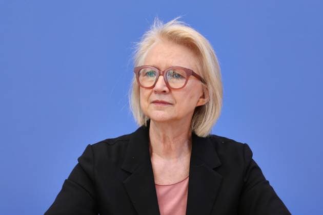 Berlin, Deutschland, 27.05.2026: Bundespressekonferenz: Vorstellung des Frühjahrsgutachten 2026 - Sachverständigenrat zur Begutachtung der gesamtwirtschaftlichen Entwicklung: Monika Schnitzer *** Berlin, Germany, 27 05 2026 Federal Press Conference Presentation of the Spring Report 2026 German Council of Economic Experts Monika Schnitzer Copyright: xdtsxNachrichtenagenturx dts_120828