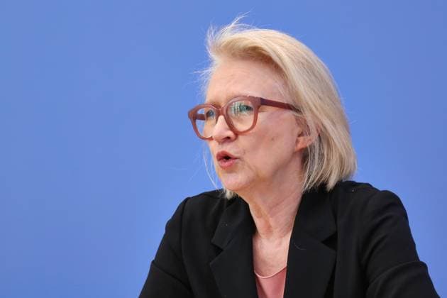Berlin, Deutschland, 27.05.2026: Bundespressekonferenz: Vorstellung des Frühjahrsgutachten 2026 - Sachverständigenrat zur Begutachtung der gesamtwirtschaftlichen Entwicklung: Monika Schnitzer *** Berlin, Germany, 27 05 2026 Federal Press Conference Presentation of the Spring Report 2026 German Council of Economic Experts Monika Schnitzer Copyright: xdtsxNachrichtenagenturx dts_120830