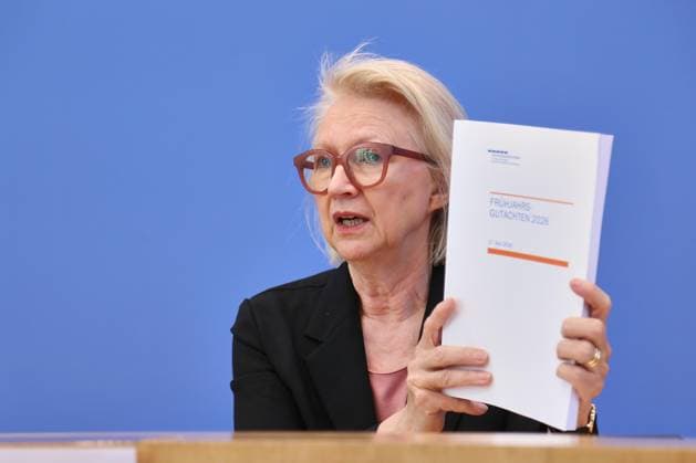 Berlin, Deutschland, 27.05.2026: Bundespressekonferenz: Vorstellung des Frühjahrsgutachten 2026 - Sachverständigenrat zur Begutachtung der gesamtwirtschaftlichen Entwicklung: Monika Schnitzer *** Berlin, Germany, 27 05 2026 Federal Press Conference Presentation of the Spring Report 2026 German Council of Economic Experts Monika Schnitzer Copyright: xdtsxNachrichtenagenturx dts_120831