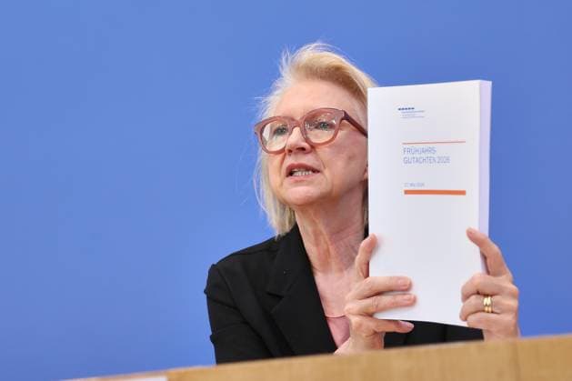 Berlin, Deutschland, 27.05.2026: Bundespressekonferenz: Vorstellung des Frühjahrsgutachten 2026 - Sachverständigenrat zur Begutachtung der gesamtwirtschaftlichen Entwicklung: Monika Schnitzer *** Berlin, Germany, 27 05 2026 Federal Press Conference Presentation of the Spring Report 2026 German Council of Economic Experts Monika Schnitzer Copyright: xdtsxNachrichtenagenturx dts_120832