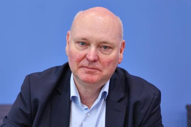 Berlin, Deutschland, 27.05.2026: Bundespressekonferenz: Vorstellung des Frühjahrsgutachten 2026 - Sachverständigenrat zur Begutachtung der gesamtwirtschaftlichen Entwicklung: Achim Truger *** Berlin, Germany, 27 05 2026 Federal Press Conference Presentation of the Spring Report 2026 German Council of Economic Experts Achim Truger Copyright: xdtsxNachrichtenagenturx dts_120837