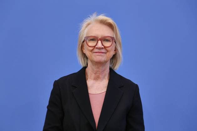 Berlin, Deutschland, 27.05.2026: Bundespressekonferenz: Vorstellung des Frühjahrsgutachten 2026 - Sachverständigenrat zur Begutachtung der gesamtwirtschaftlichen Entwicklung: Monika Schnitzer *** Berlin, Germany, 27 05 2026 Federal Press Conference Presentation of the Spring Report 2026 German Council of Economic Experts Monika Schnitzer Copyright: xdtsxNachrichtenagenturx dts_120843