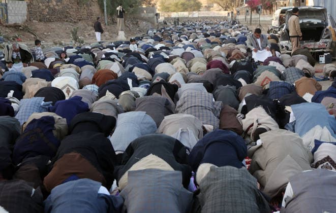 (260527) -- SANAA, May 27, 2026 -- People attend the Eid al-Adha prayers in Sanaa, Yemen, May 27, 2026. (Photo by Xinhua) YEMEN-SANAA-EID AL-ADHA-PRAYER MohammedxMohammed 