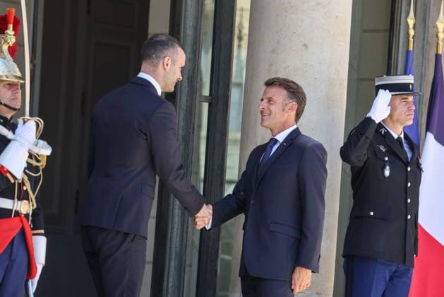 Paris, France le 27 mai 2026 - Le President de la Republique Emmanuel Macron recoit M. Milojko Spajic, Premier ministre du Montenegro au Palais de l Elysee - The President of the Republic Emmanuel Macron receives Mr. Milojko Spajic, Prime Minister of Montenegro at the Elysee Palace  Copyright: xSebastienxTOUBONx