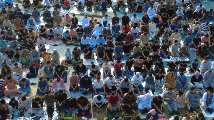 Philippines: Thousands Gather in Quezon City for Eid’l Adha Celebration Thousands of Muslim devotees gather at the Quezon Memorial Circle in Quezon City, to celebrate Eid’l Adha, or the Feast of Sacrifice, one of Islam’s holiest observances marked by prayers, reflection, and communal gatherings. - Philippines Copyright: EddxCastro