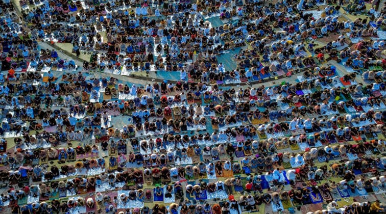 Philippines: Thousands Gather in Quezon City for Eid’l Adha Celebration Thousands of Muslim devotees gather at the Quezon Memorial Circle in Quezon City, to celebrate Eid’l Adha, or the Feast of Sacrifice, one of Islam’s holiest observances marked by prayers, reflection, and communal gatherings. - Philippines Copyright: EddxCastro