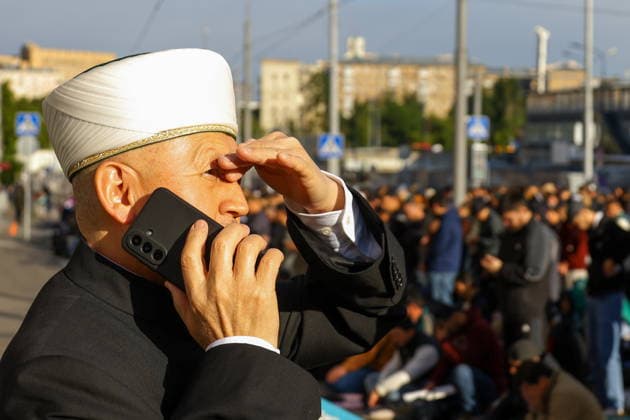 RUSSIA, MOSCOW - MAY 27, 2026: Marat-khazrat Arshabayev, imam of Moscow s Jumah Mosque, is seen outside Moscow s Jumah Mosque during Eid al-Adha, the feast of the sacrifice Moscow Russia  - ZUMAt113 20260527_zaa_t113_107 Copyright: xPavelxSeleznevx
