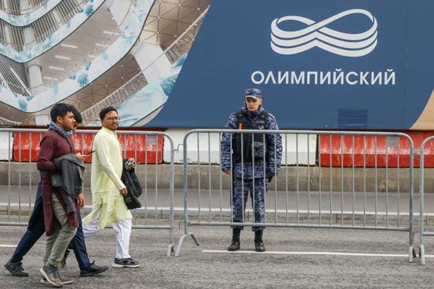 RUSSIA, MOSCOW - MAY 27, 2026: Muslims are seen outside Moscow s Jumah Mosque during Eid al-Adha, the feast of the sacrifice Moscow Russia  - ZUMAt113 20260527_zaa_t113_105 Copyright: xPavelxSeleznevx