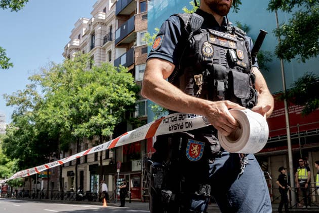 Spanish police enter Socialist Party headquarters in funding probe MADRID, SPAIN - MAY 27: Spanish police entered the headquarters of the ruling Socialist Party (PSOE) amid ongoing corruption scandals involving senior party members and government officials in Madrid, Spain, on May 27, 2026. Diego Radames Anadolu Madrid Spain. Editorial use only. Please get in touch for any other usage.  Copyright: x2026xAnadoluxDiegoxRadamesx