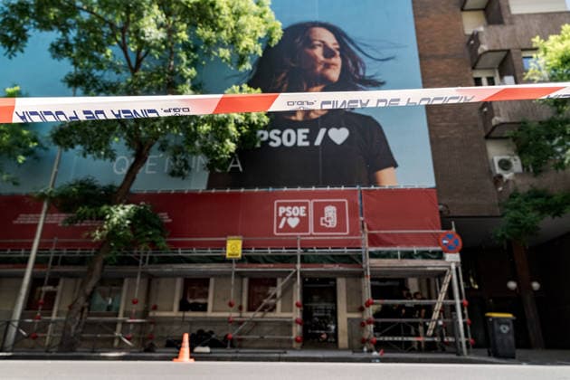 Spanish police enter Socialist Party headquarters in funding probe MADRID, SPAIN - MAY 27: Spanish police entered the headquarters of the ruling Socialist Party (PSOE) amid ongoing corruption scandals involving senior party members and government officials in Madrid, Spain, on May 27, 2026. Diego Radames Anadolu Madrid Spain. Editorial use only. Please get in touch for any other usage.  Copyright: x2026xAnadoluxDiegoxRadamesx