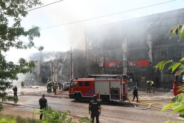 Russian attack injures 11 in Odesa ODESA, UKRAINE - MAY 27: Emergency services operate in the area where a Russian Shahed drone strike hit, injuring 11 people including two children in Odesa, Ukraine on May 27, 2026. Two stores and a post office were damaged in the attack. Nina Lyashonok Anadolu Odesa Ukraine. Editorial use only. Please get in touch for any other usage.  Copyright: x2026xAnadoluxNinaxLyashonokx