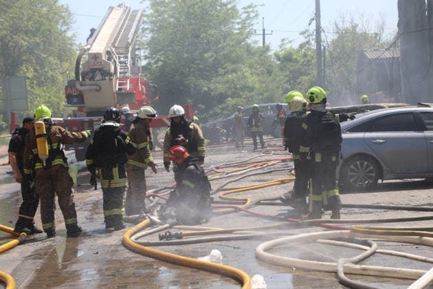 Russian attack injures 11 in Odesa ODESA, UKRAINE - MAY 27: Emergency services operate in the area where a Russian Shahed drone strike hit, injuring 11 people including two children in Odesa, Ukraine on May 27, 2026. Two stores and a post office were damaged in the attack. Nina Lyashonok Anadolu Odesa Ukraine. Editorial use only. Please get in touch for any other usage.  Copyright: x2026xAnadoluxNinaxLyashonokx