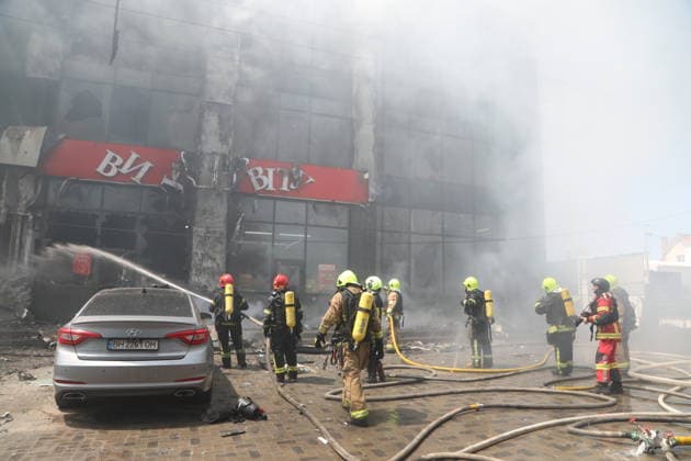 Russian attack injures 11 in Odesa ODESA, UKRAINE - MAY 27: Emergency services operate in the area where a Russian Shahed drone strike hit, injuring 11 people including two children in Odesa, Ukraine on May 27, 2026. Two stores and a post office were damaged in the attack. Nina Lyashonok Anadolu Odesa Ukraine. Editorial use only. Please get in touch for any other usage.  Copyright: x2026xAnadoluxNinaxLyashonokx