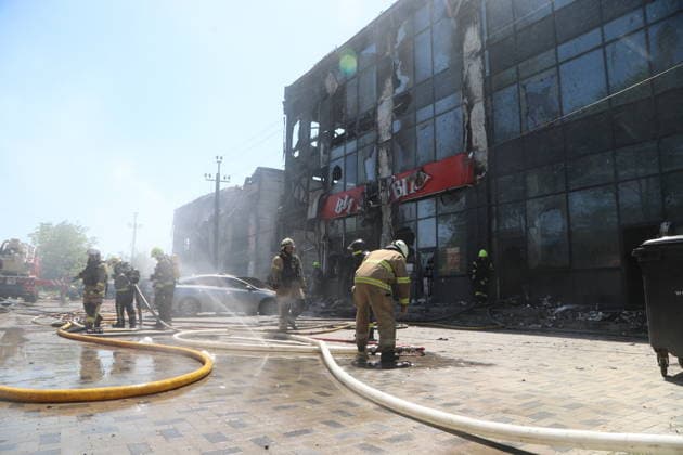 Russian attack injures 11 in Odesa ODESA, UKRAINE - MAY 27: Emergency services operate in the area where a Russian Shahed drone strike hit, injuring 11 people including two children in Odesa, Ukraine on May 27, 2026. Two stores and a post office were damaged in the attack. Nina Lyashonok Anadolu Odesa Ukraine. Editorial use only. Please get in touch for any other usage.  Copyright: x2026xAnadoluxNinaxLyashonokx