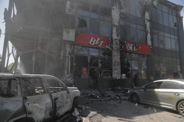Russian attack injures 11 in Odesa ODESA, UKRAINE - MAY 27: Emergency services operate in the area where a Russian Shahed drone strike hit, injuring 11 people including two children in Odesa, Ukraine on May 27, 2026. Two stores and a post office were damaged in the attack. Nina Lyashonok Anadolu Odesa Ukraine. Editorial use only. Please get in touch for any other usage.  Copyright: x2026xAnadoluxNinaxLyashonokx