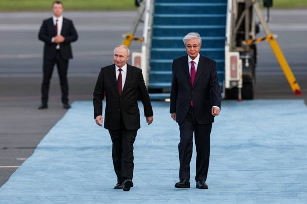 KAZAKHSTAN, ASTANA - MAY 27, 2026: Russia s President Putin (L) and Kazakhstan s President Kassym-Jomart Tokayev are seen during a ceremony marking Putin s arrival at Nursultan Nazarbayev International Airport. The Russian president arrived in Kazakhstan on a state visit. Alexander Shcherbak TASS  93101221