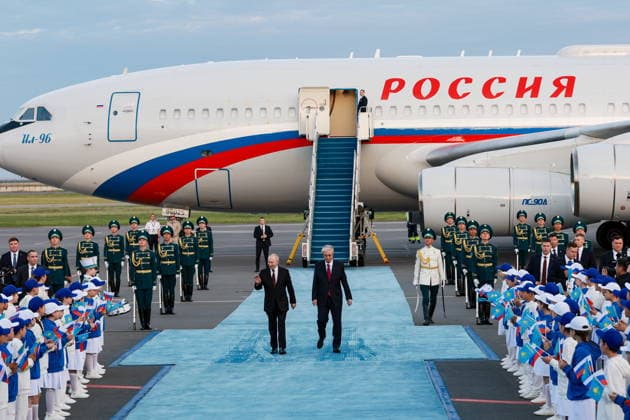 KAZAKHSTAN, ASTANA - MAY 27, 2026: Russia s President Putin and Kazakhstan s President Kassym-Jomart Tokayev (L-R centre) are seen during a ceremony marking Putin s arrival at Nursultan Nazarbayev International Airport. The Russian president arrived in Kazakhstan on a state visit Astana Kazakhstan  - ZUMAt113 20260527_zaa_t113_425 Copyright: xAlexanderxShcherbakx